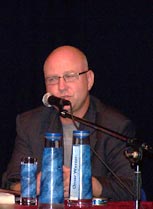 Der Schriftsteller Åke Edwardson bei einer Lesung im Jahr 2006 Der Schriftsteller Åke Edwardson bei einer Lesung im Jahr 2006